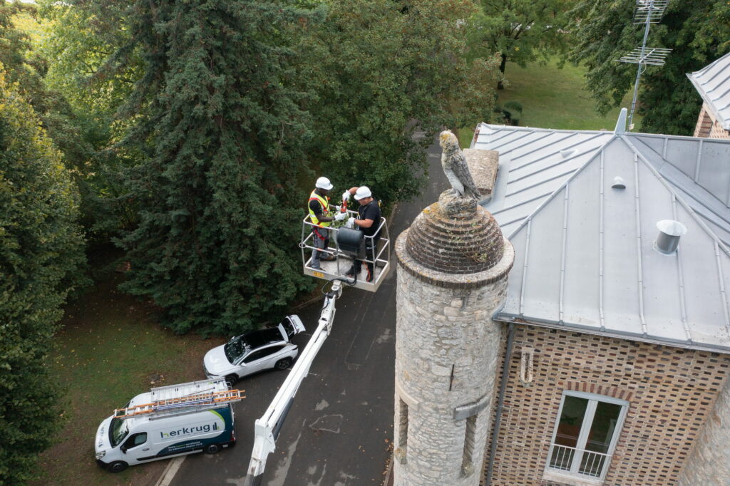 ouvriers sur nacelle